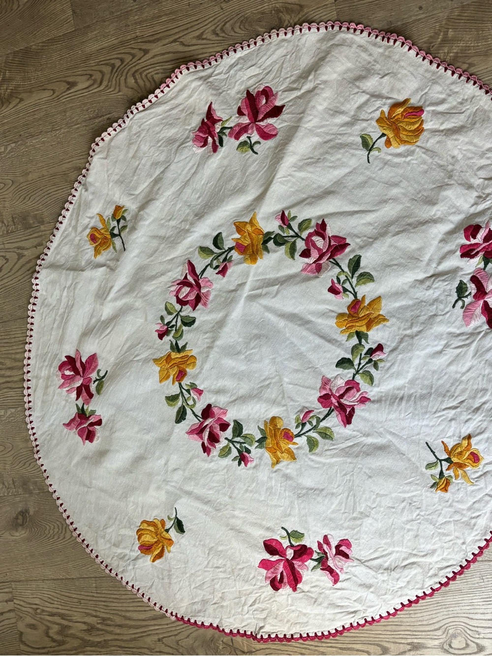 Vintage Floral Ivory Linen Tablecloth Hand Embroidered Pink Yellow Red 47”x42” - Picture 7 of 7